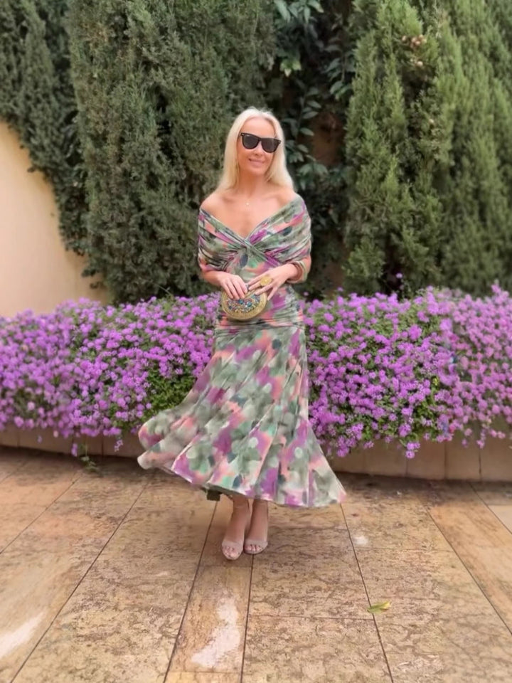 Laura – Dámské vzorované šaty s odhalenými rameny a výstřihem do V