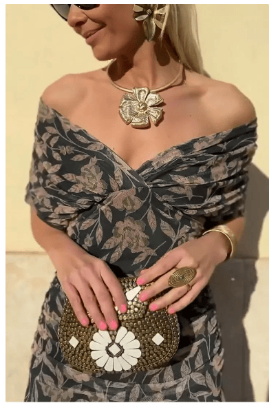 Laura – Dámské vzorované šaty s odhalenými rameny a výstřihem do V